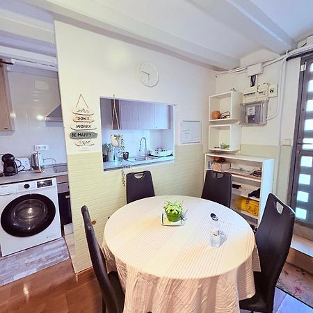 Stunning Flat For 6 People 3 Blocks From The Beach Plus Welcome Breakfast บาร์เซโลนา ภายนอก รูปภาพ