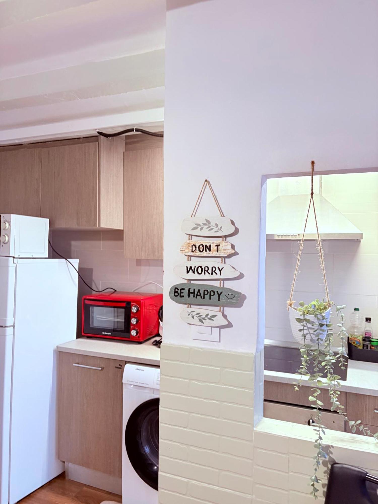 Stunning Flat For 6 People 3 Blocks From The Beach Plus Welcome Breakfast บาร์เซโลนา ภายนอก รูปภาพ