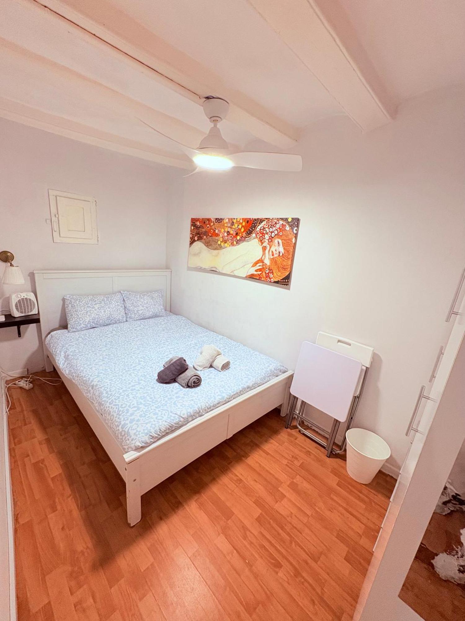 Stunning Flat For 6 People 3 Blocks From The Beach Plus Welcome Breakfast บาร์เซโลนา ภายนอก รูปภาพ