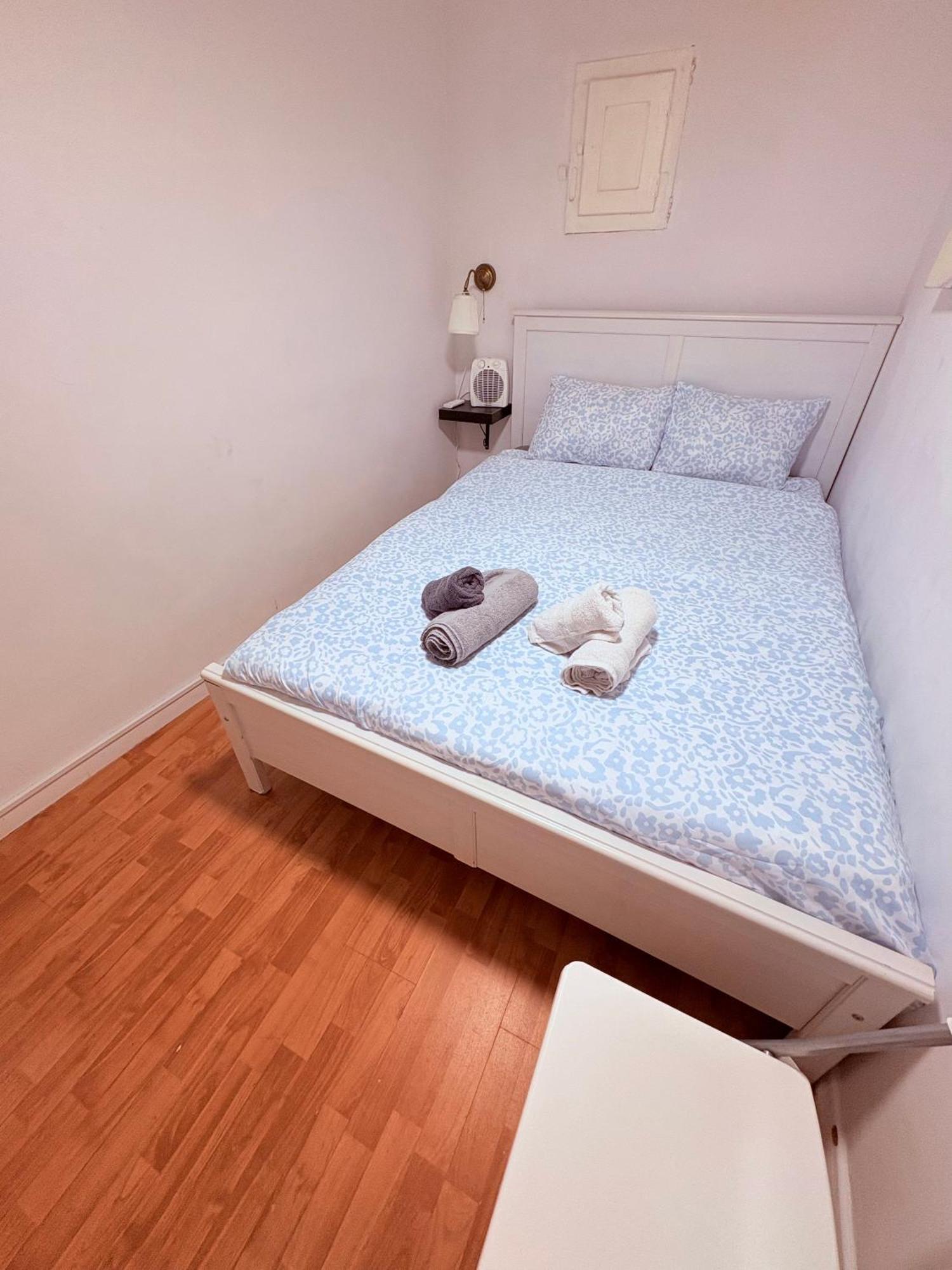 Stunning Flat For 6 People 3 Blocks From The Beach Plus Welcome Breakfast บาร์เซโลนา ภายนอก รูปภาพ