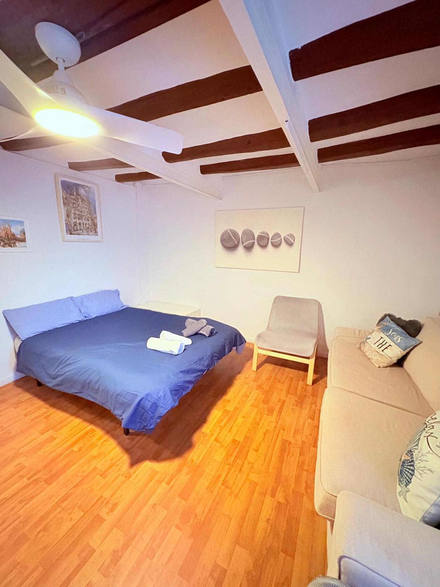 Stunning Flat For 6 People 3 Blocks From The Beach Plus Welcome Breakfast บาร์เซโลนา ภายนอก รูปภาพ