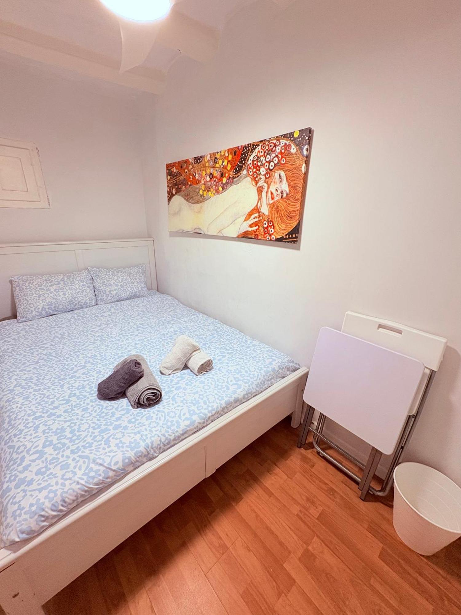 Stunning Flat For 6 People 3 Blocks From The Beach Plus Welcome Breakfast บาร์เซโลนา ภายนอก รูปภาพ
