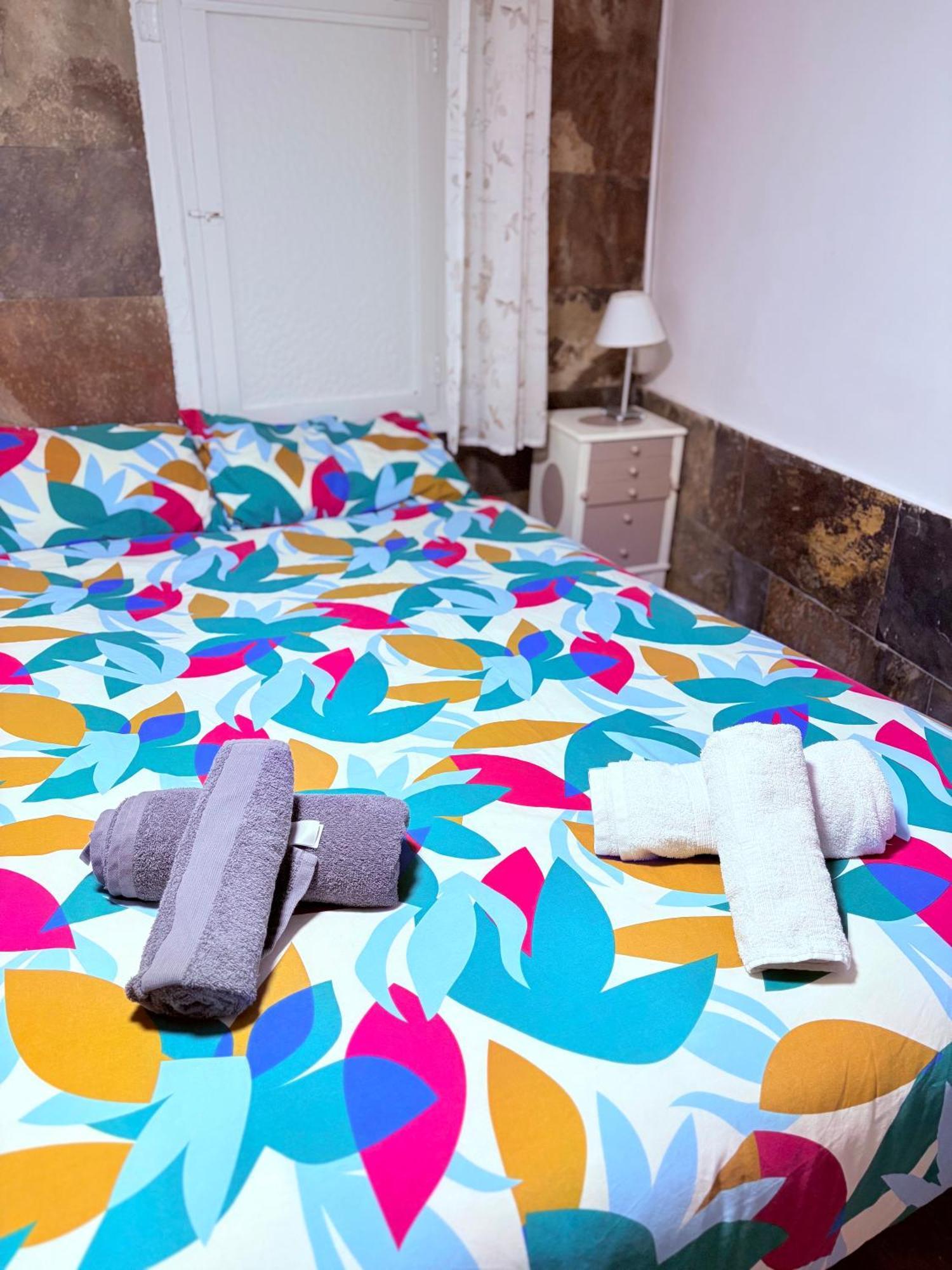 Stunning Flat For 6 People 3 Blocks From The Beach Plus Welcome Breakfast บาร์เซโลนา ภายนอก รูปภาพ