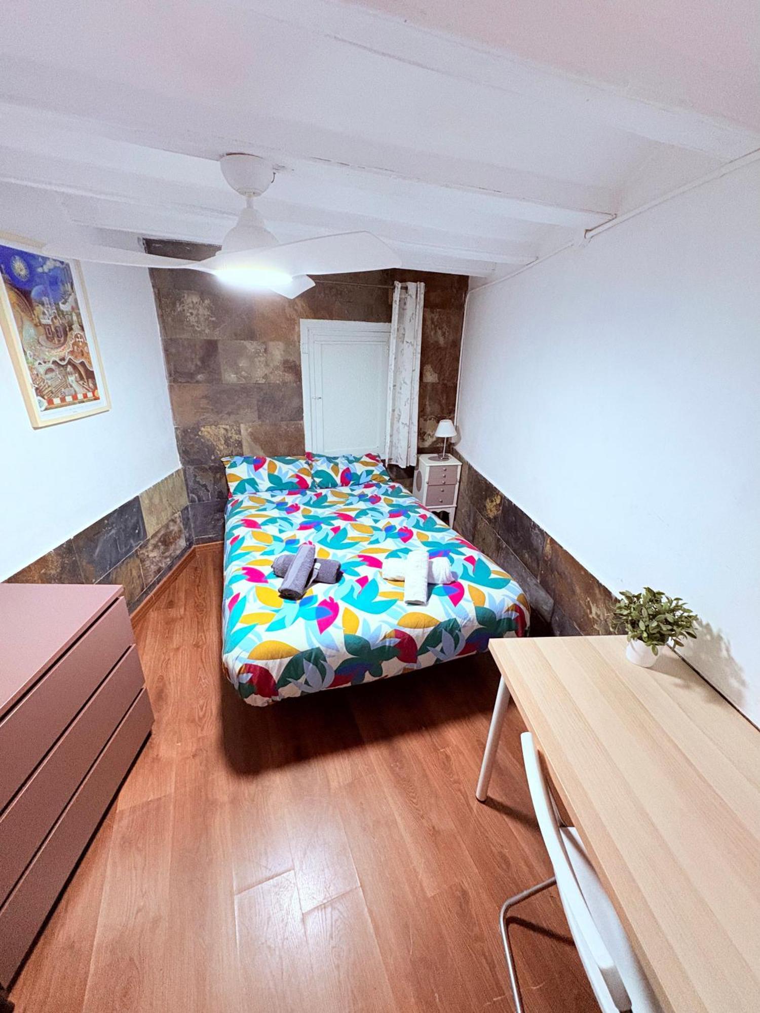 Stunning Flat For 6 People 3 Blocks From The Beach Plus Welcome Breakfast บาร์เซโลนา ภายนอก รูปภาพ
