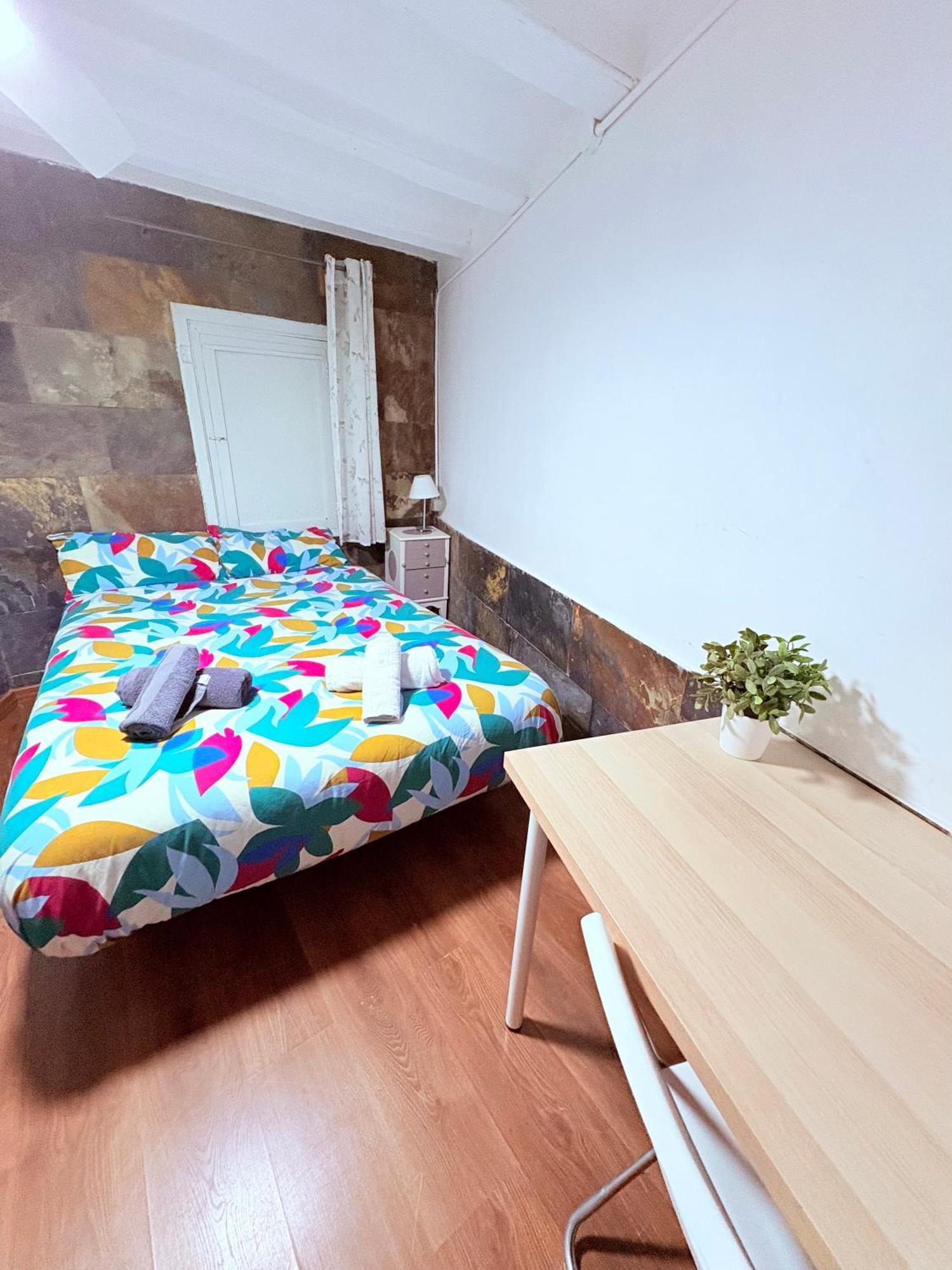 Stunning Flat For 6 People 3 Blocks From The Beach Plus Welcome Breakfast บาร์เซโลนา ภายนอก รูปภาพ