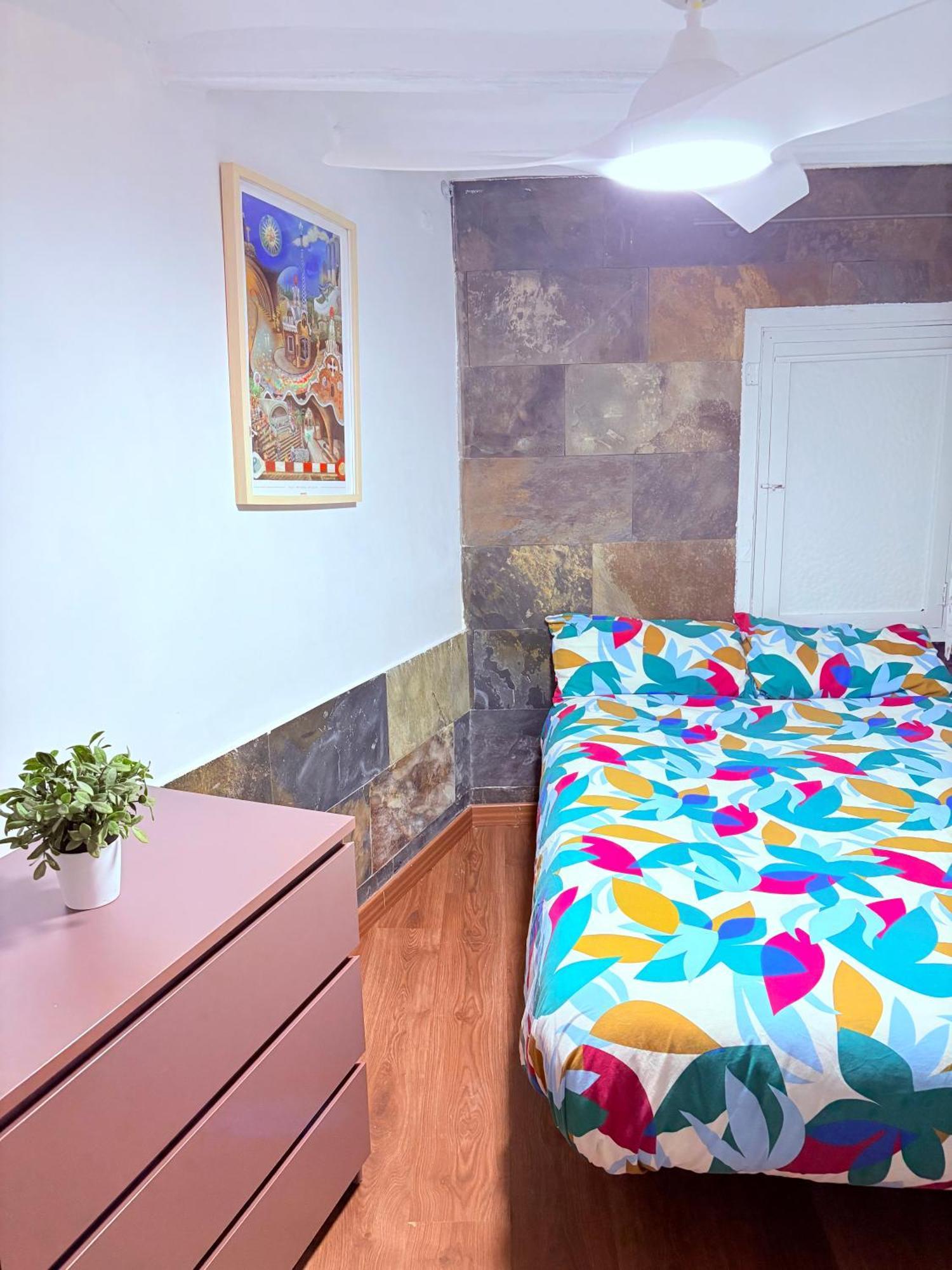 Stunning Flat For 6 People 3 Blocks From The Beach Plus Welcome Breakfast บาร์เซโลนา ภายนอก รูปภาพ