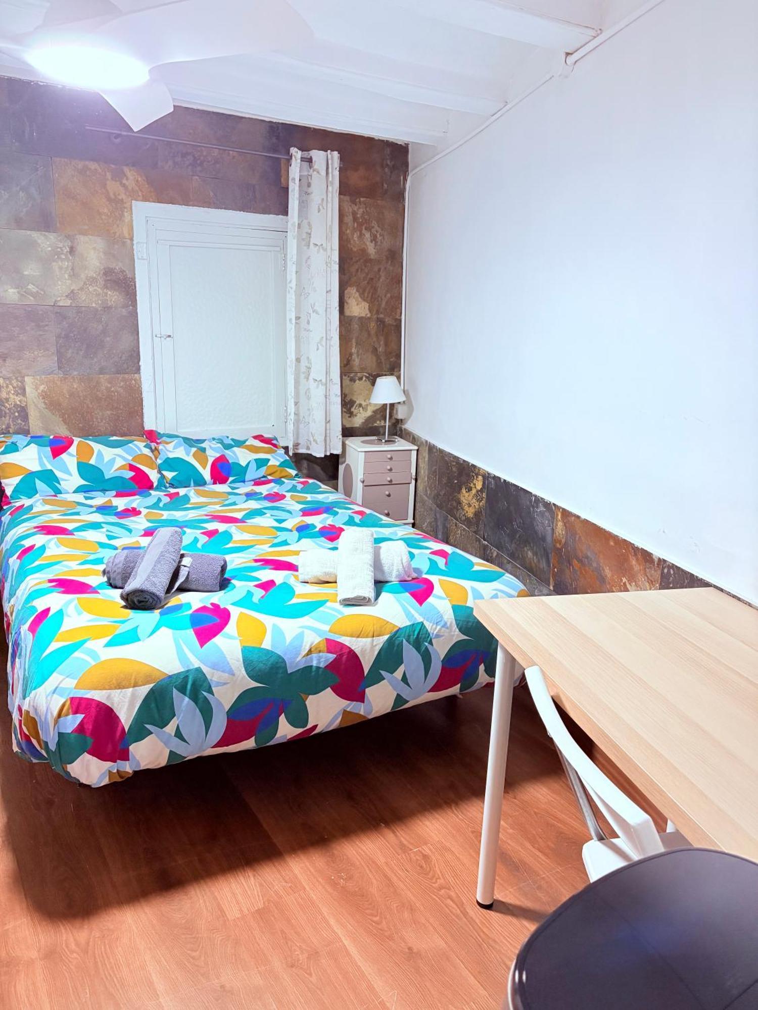 Stunning Flat For 6 People 3 Blocks From The Beach Plus Welcome Breakfast บาร์เซโลนา ภายนอก รูปภาพ