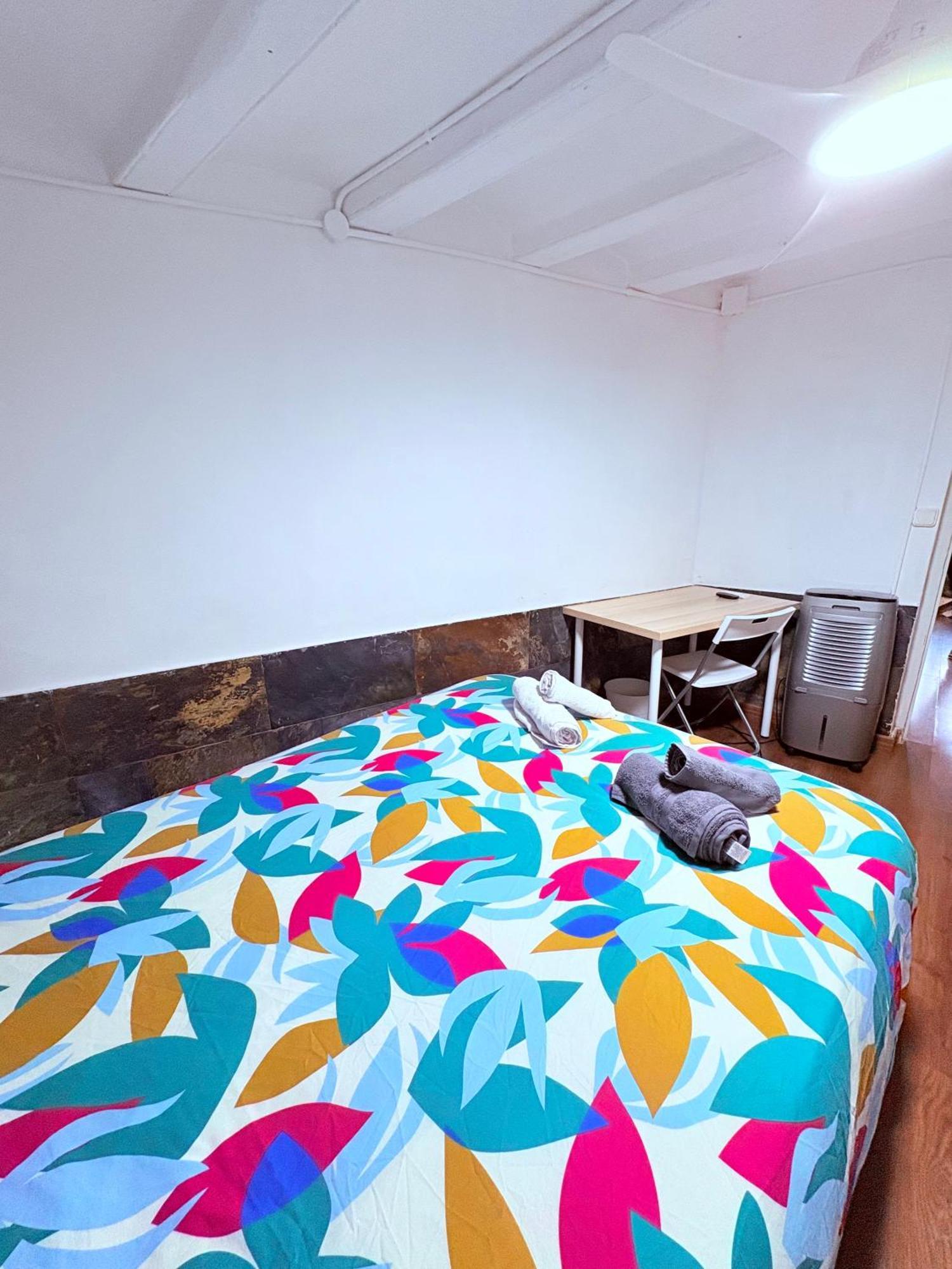 Stunning Flat For 6 People 3 Blocks From The Beach Plus Welcome Breakfast บาร์เซโลนา ภายนอก รูปภาพ
