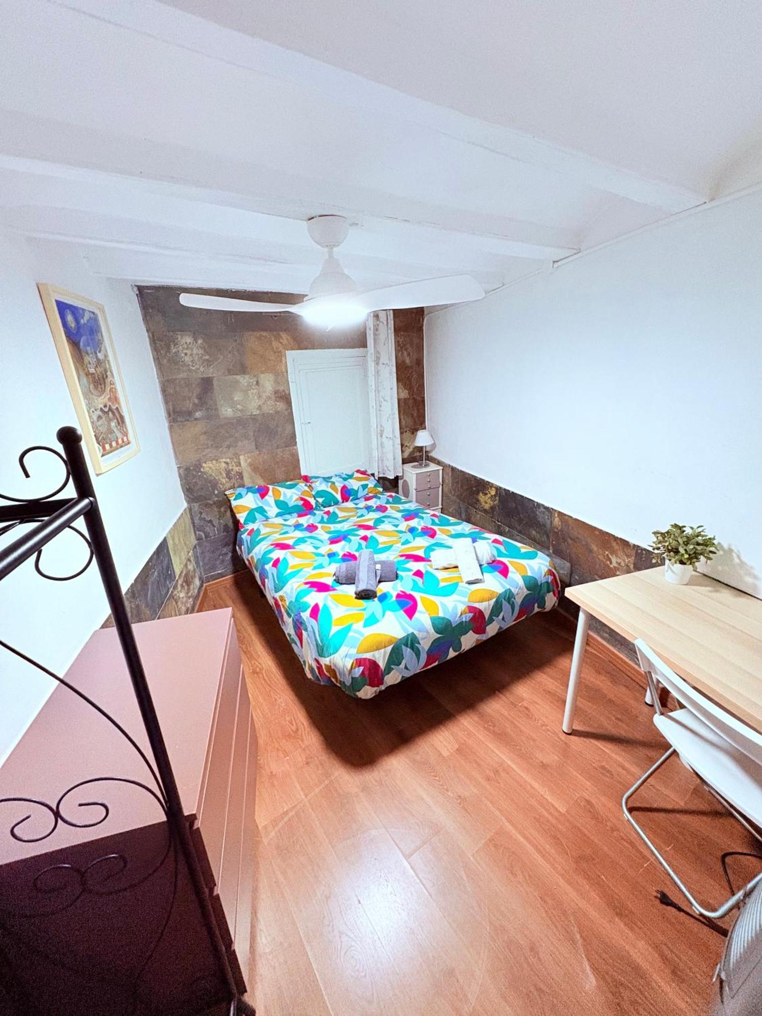 Stunning Flat For 6 People 3 Blocks From The Beach Plus Welcome Breakfast บาร์เซโลนา ภายนอก รูปภาพ