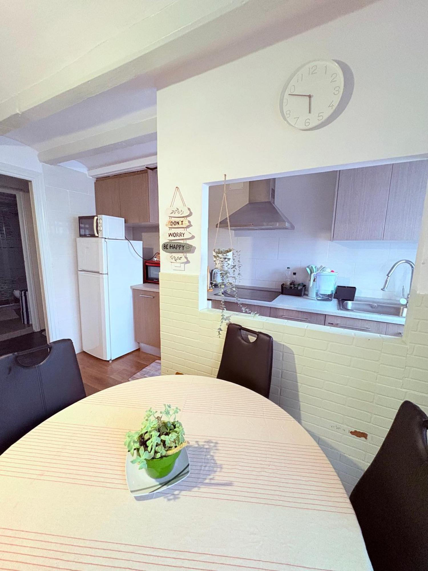 Stunning Flat For 6 People 3 Blocks From The Beach Plus Welcome Breakfast บาร์เซโลนา ภายนอก รูปภาพ